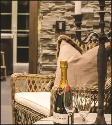 Lyxigt spa i fjällstuga i Sälen med jacuzzi, handdukar och champagne