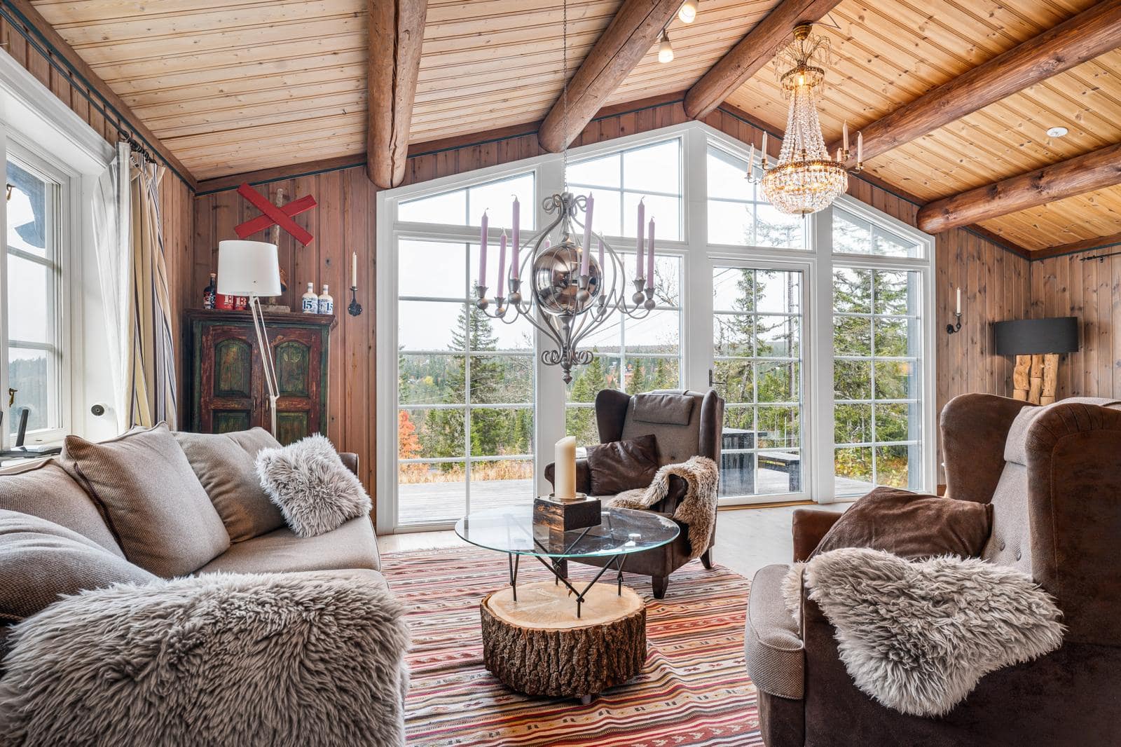 Vacker stuga med mysig inredning