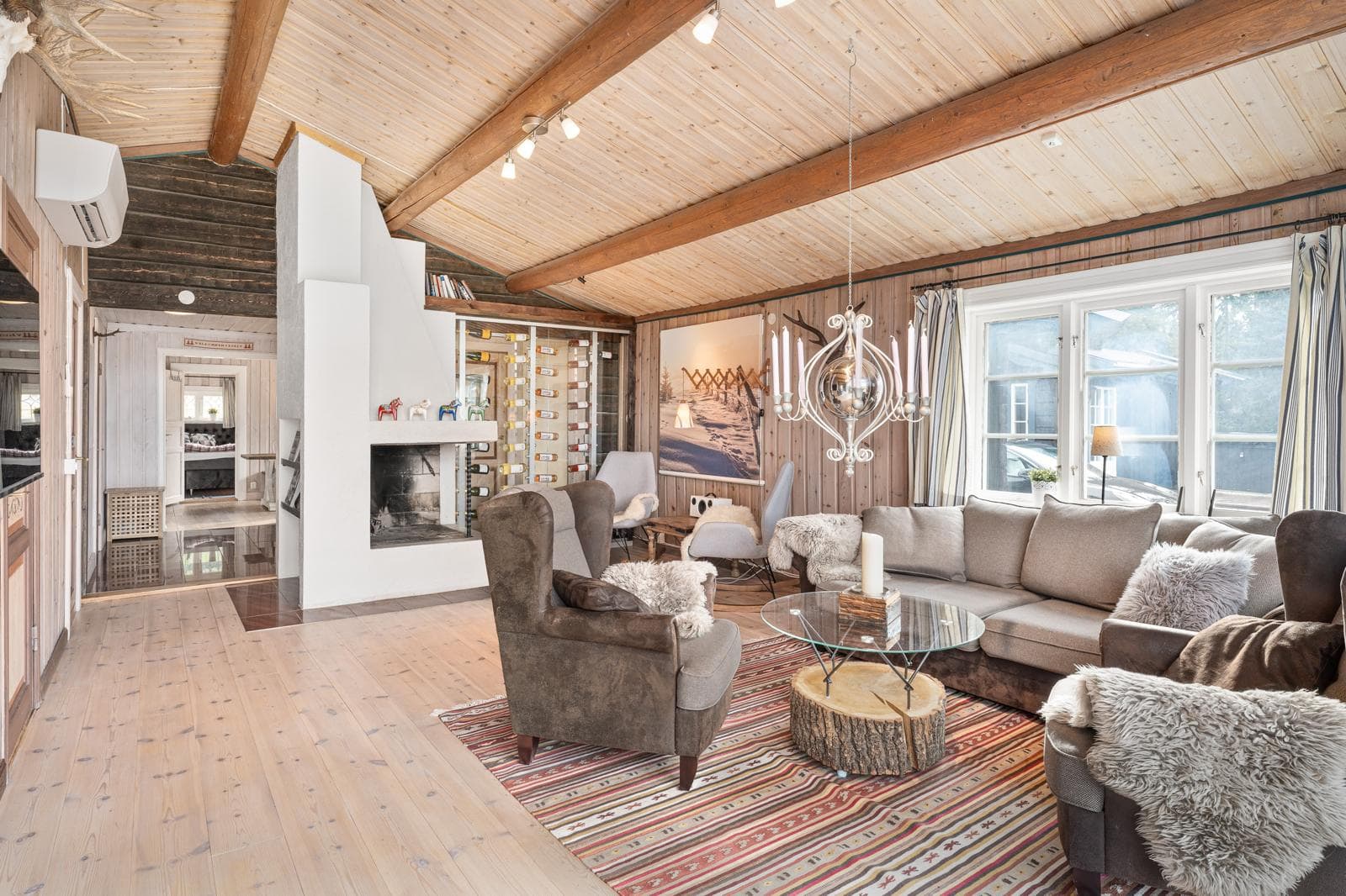 Mysig stuga med modern inredning