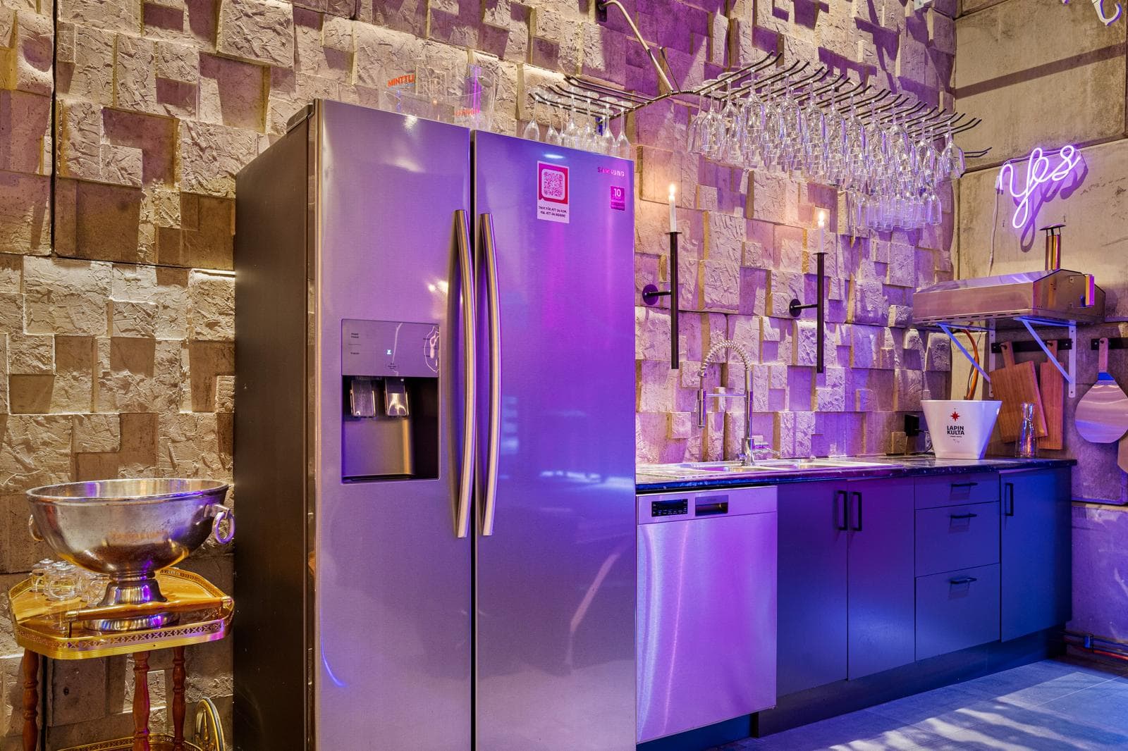 Modern kök med stiliga detaljer