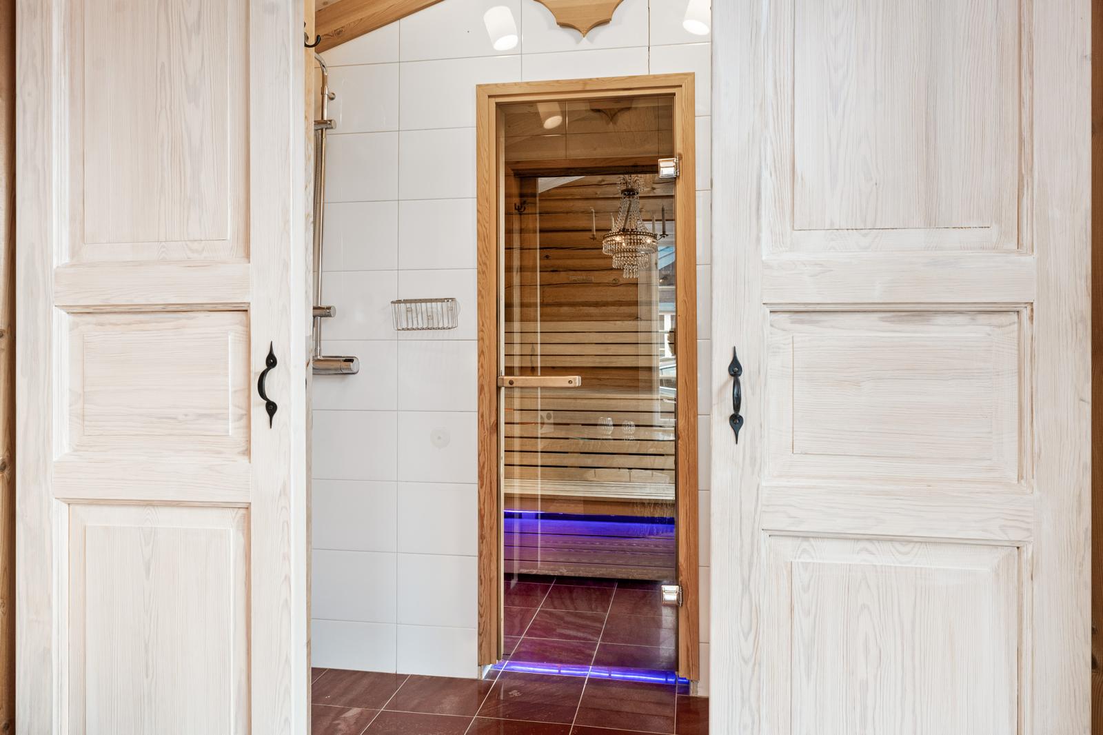 Ingång till en modern bastu