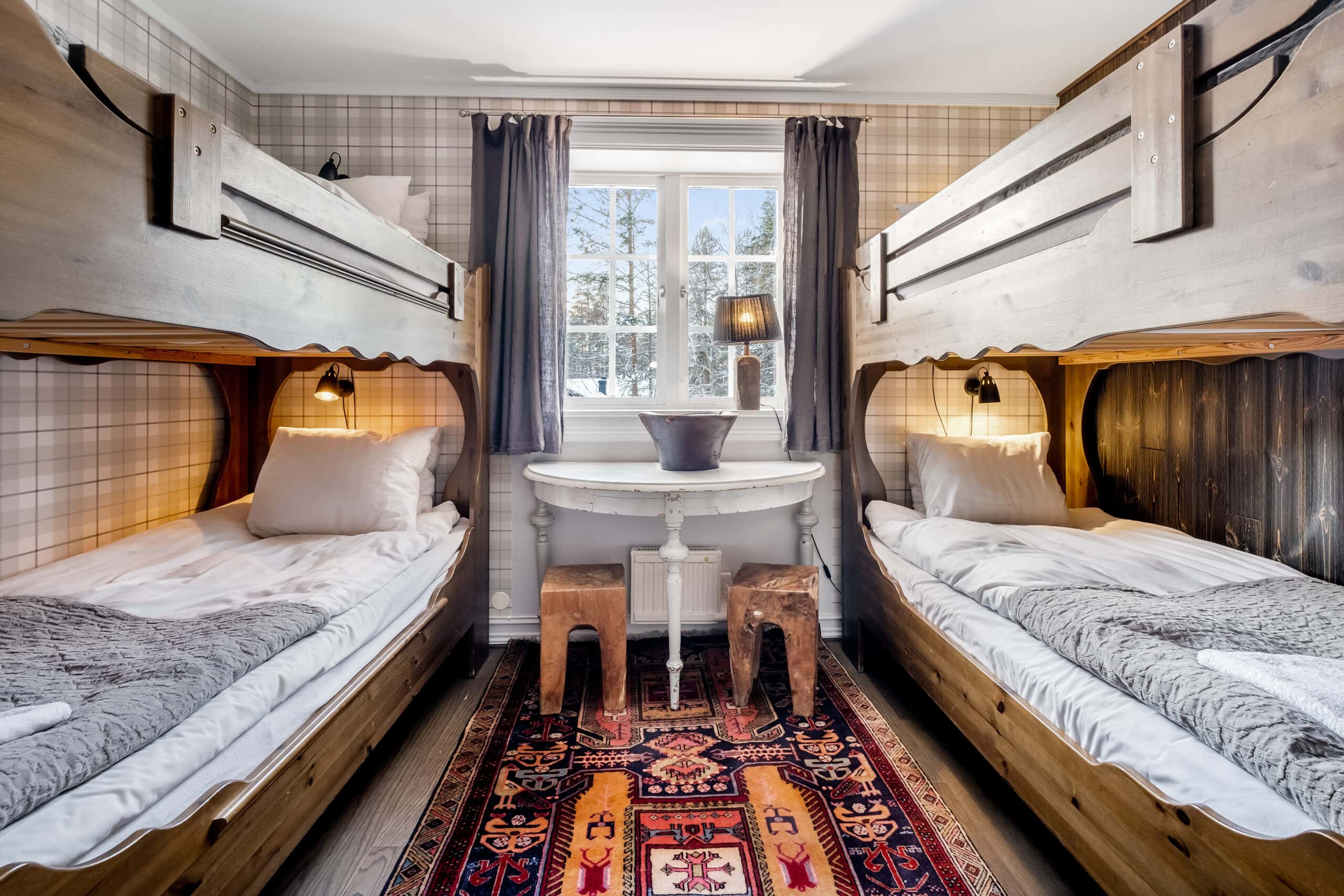 Sovrum med dubbel över och underslaf i Gattarstugan i Sälen
