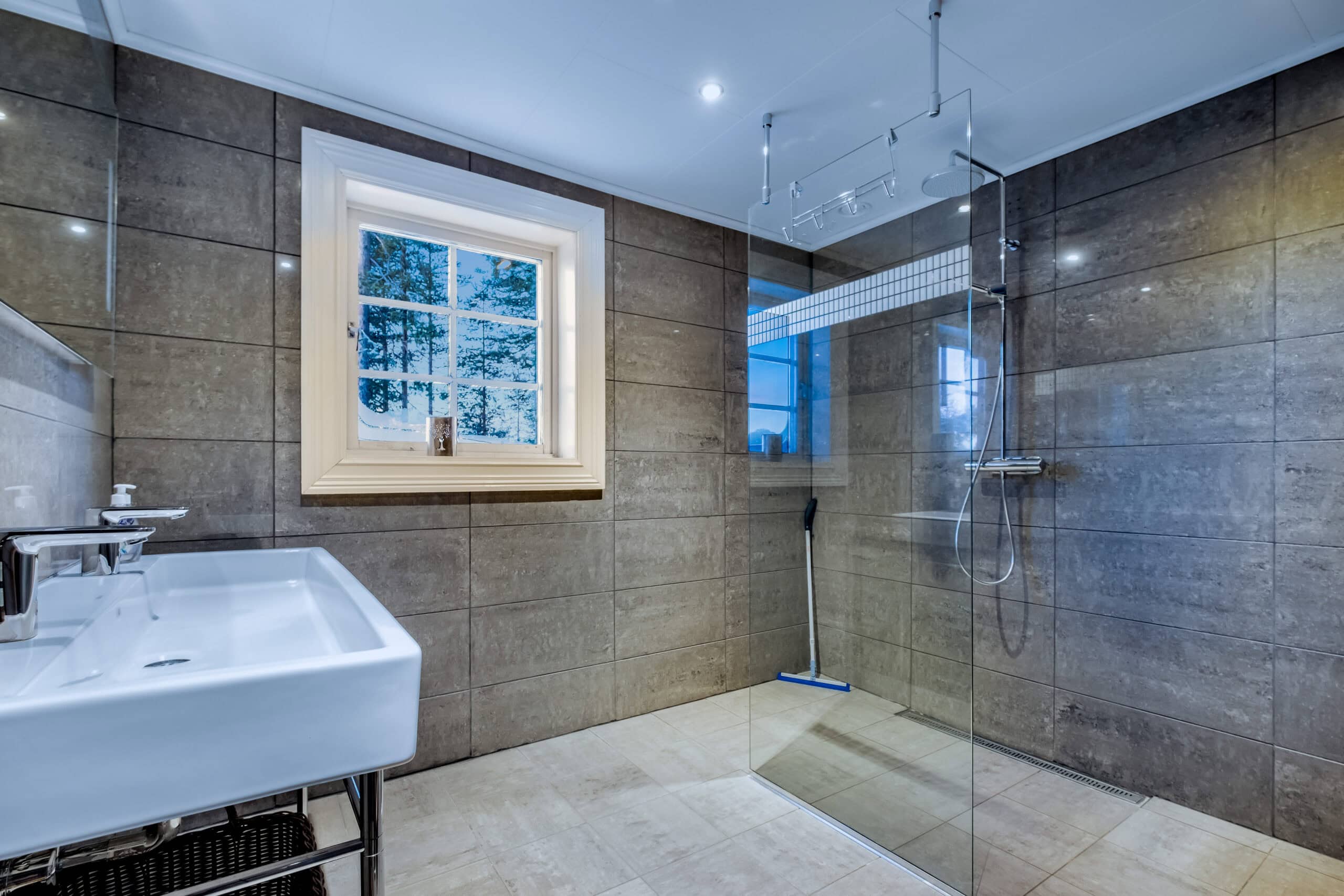 Badrum med dusch i Gattarstugan i Sälen