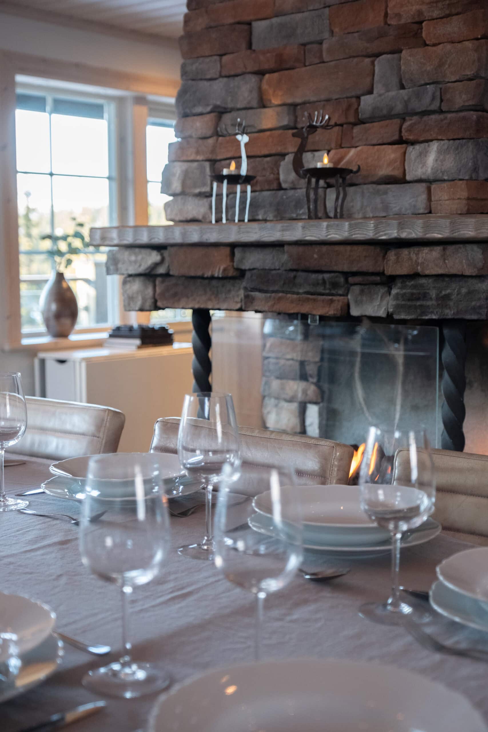 Matbord och gaskamin Sälengodset