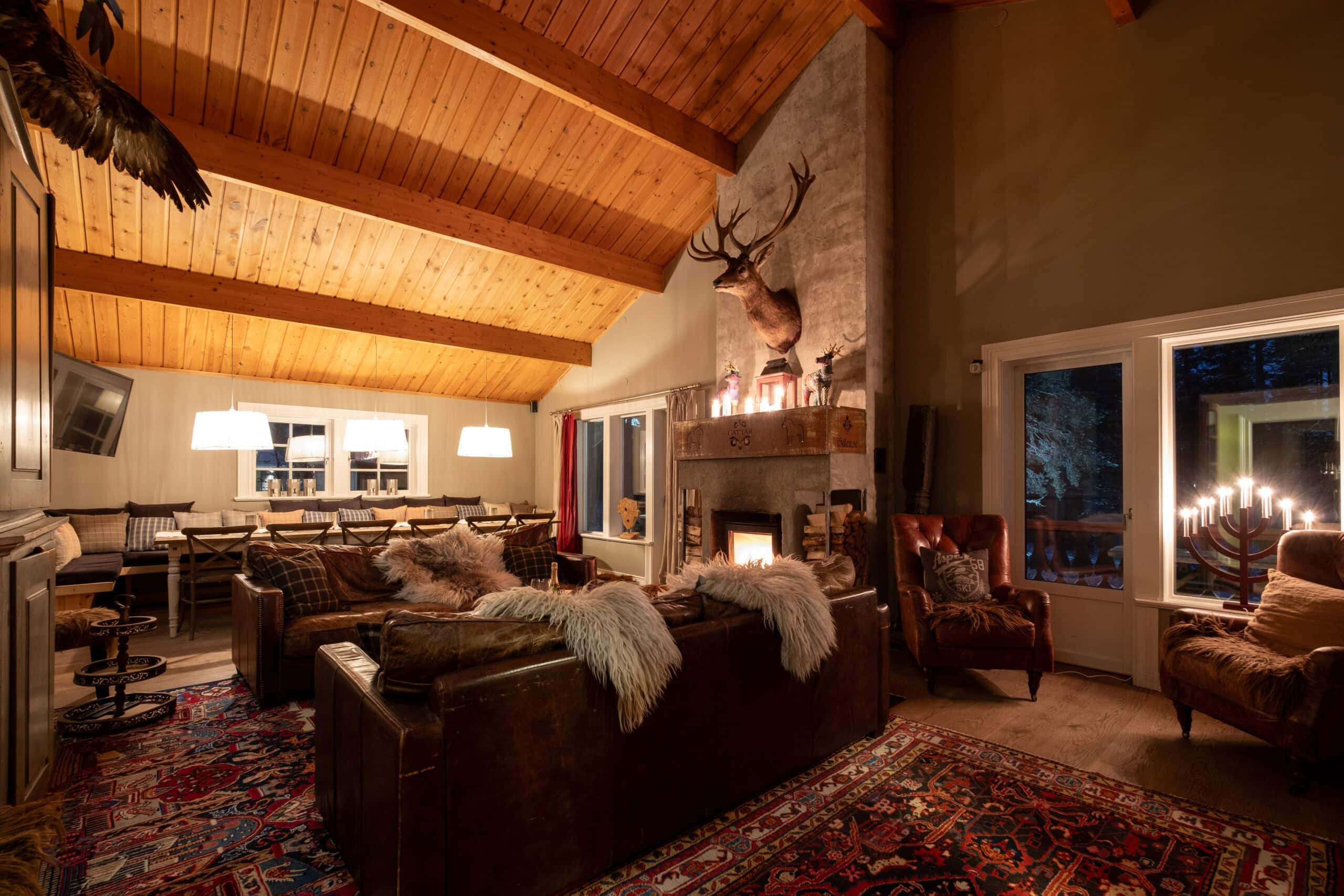 Sällskapsrum och matbord Gattarstugan