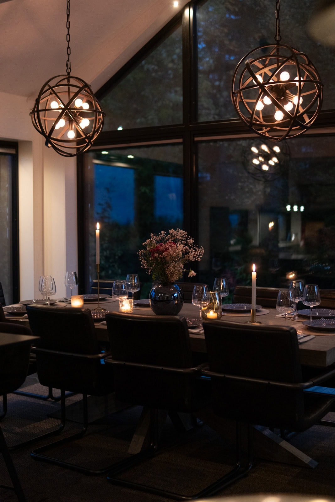 Matsalen glowed in the evening darkness, with the long table laid beneath the globe lamps.